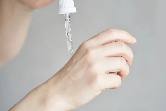 small-vecteezy_close-up-of-female-hand-applying-skincare-serum-with-dropper_54338386_small